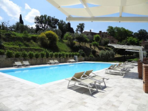 Apartment in Loro Ciufferna with communal terrace